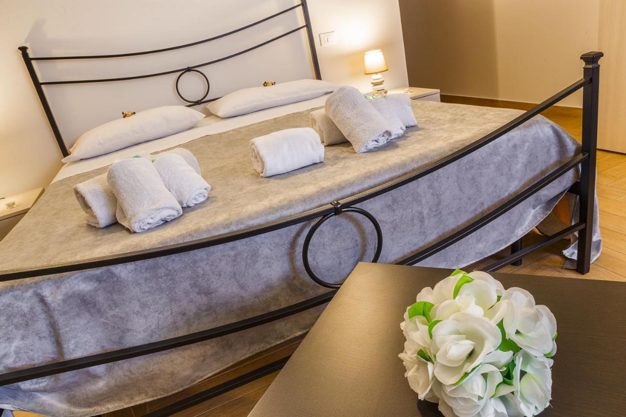 تاورمينا Sicily In Love 2 - Rooms & Breakfast المظهر الخارجي الصورة