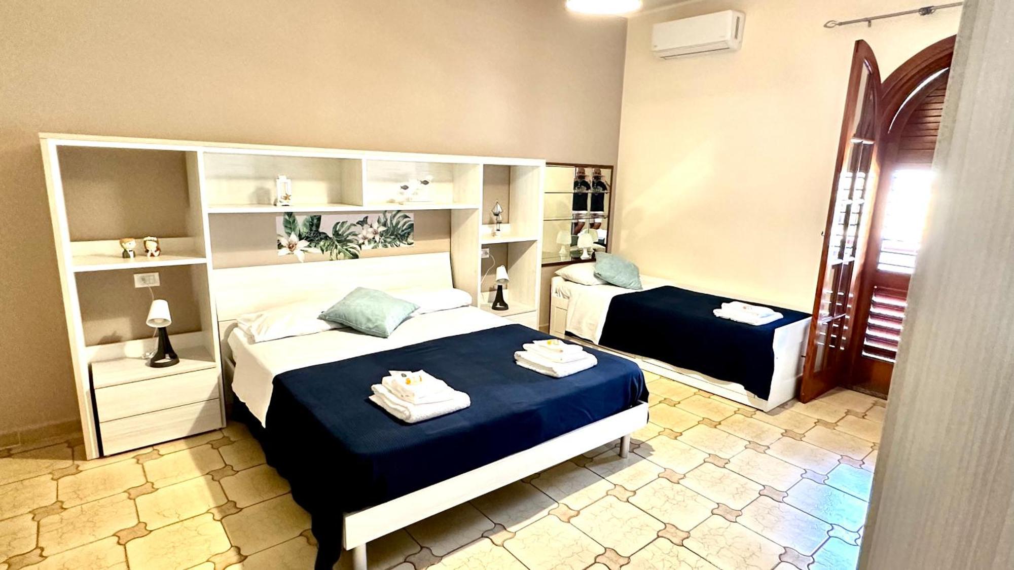تاورمينا Sicily In Love 2 - Rooms & Breakfast الغرفة الصورة